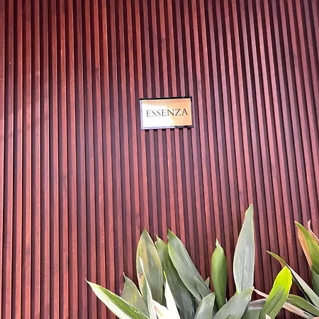 Essenza * Tirana